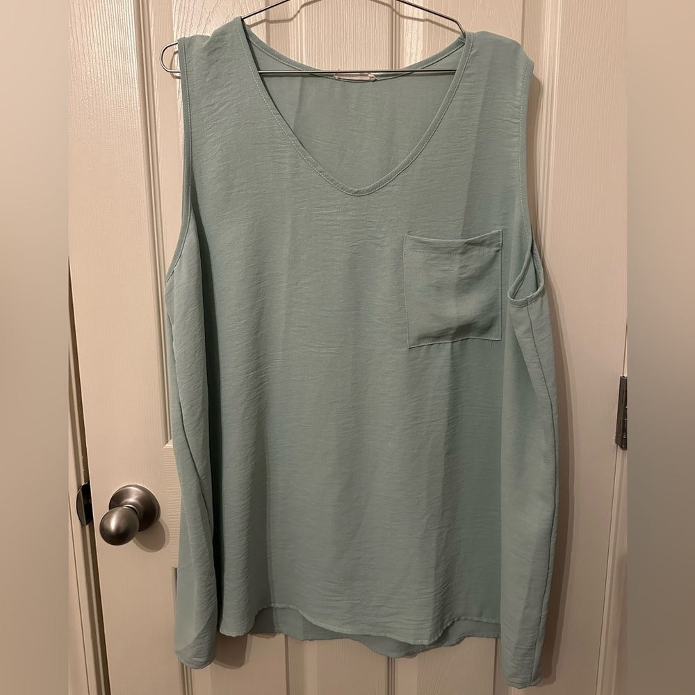 🍉Cotton Bleu 2x Tank. EUC